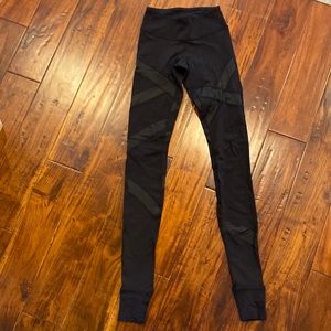 Lululemon black leggings with stirrups and cross stripe design